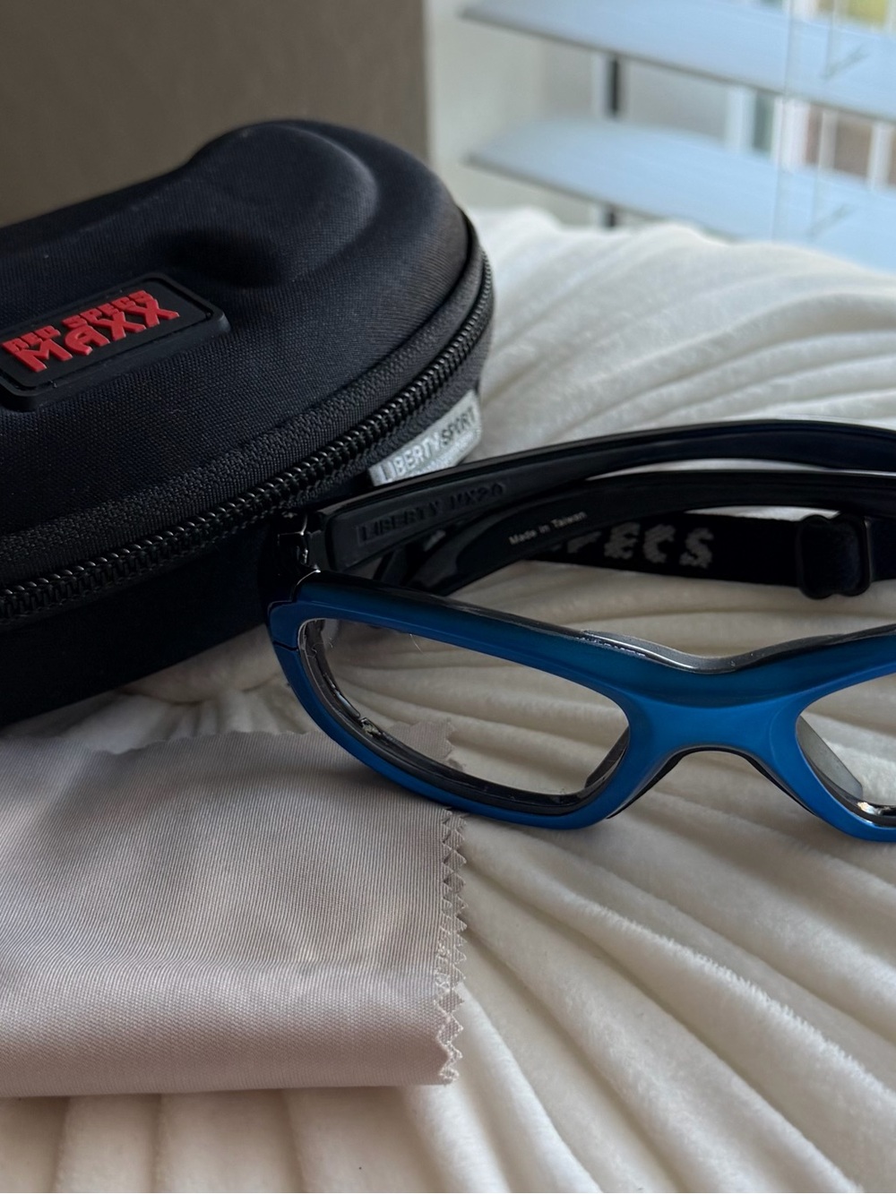 Rec Specs MAXX MX-20 Kids Sports Glasses Blue Black w/ Case